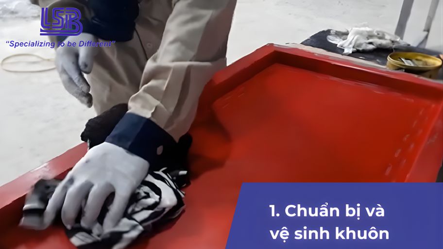 Bước 1: Chuẩn bị và vệ sinh khuôn