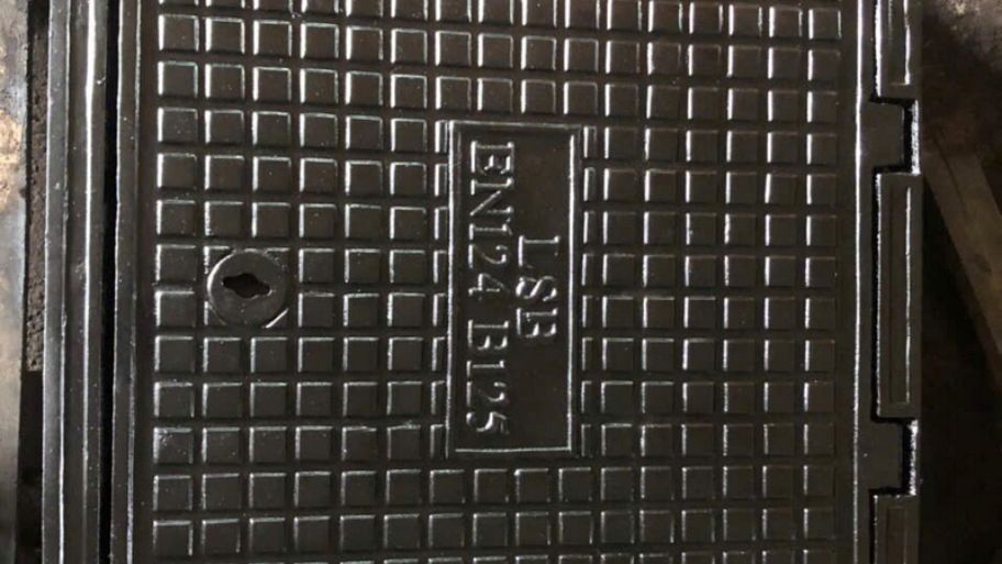 Mục đích của sơn nhựa đường lên nắp hố ga