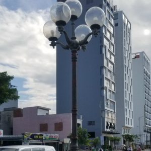 Trụ đèn chiếu sáng với thiết kế tinh tế