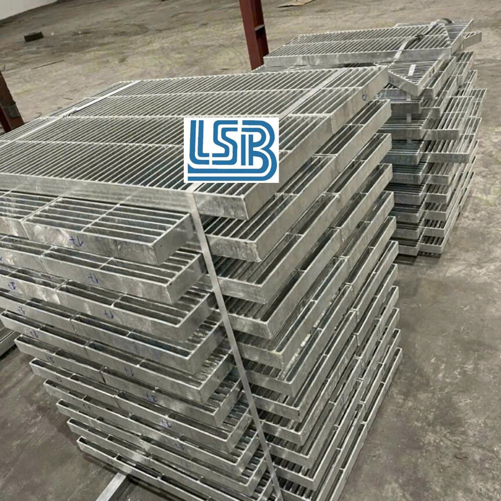 Khung thép dày dặn giúp tấm grating chịu được tải trọng lớn