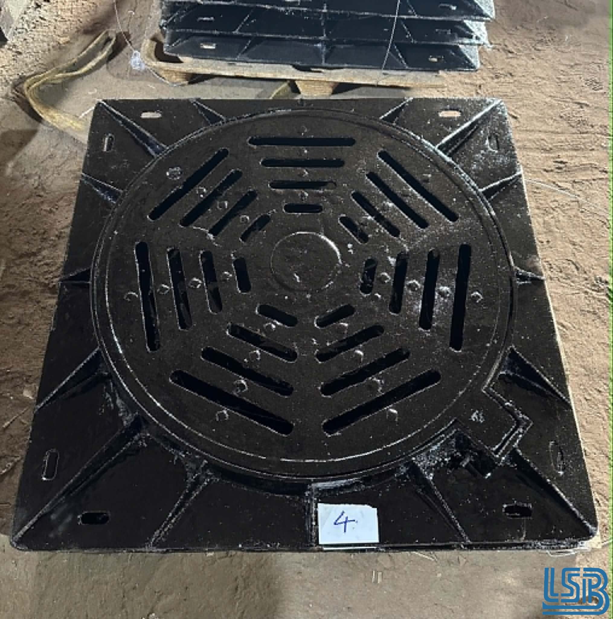 Nắp hố ga gang LSB chịu lực cao, đảm bảo tuổi thọ trên 30 năm