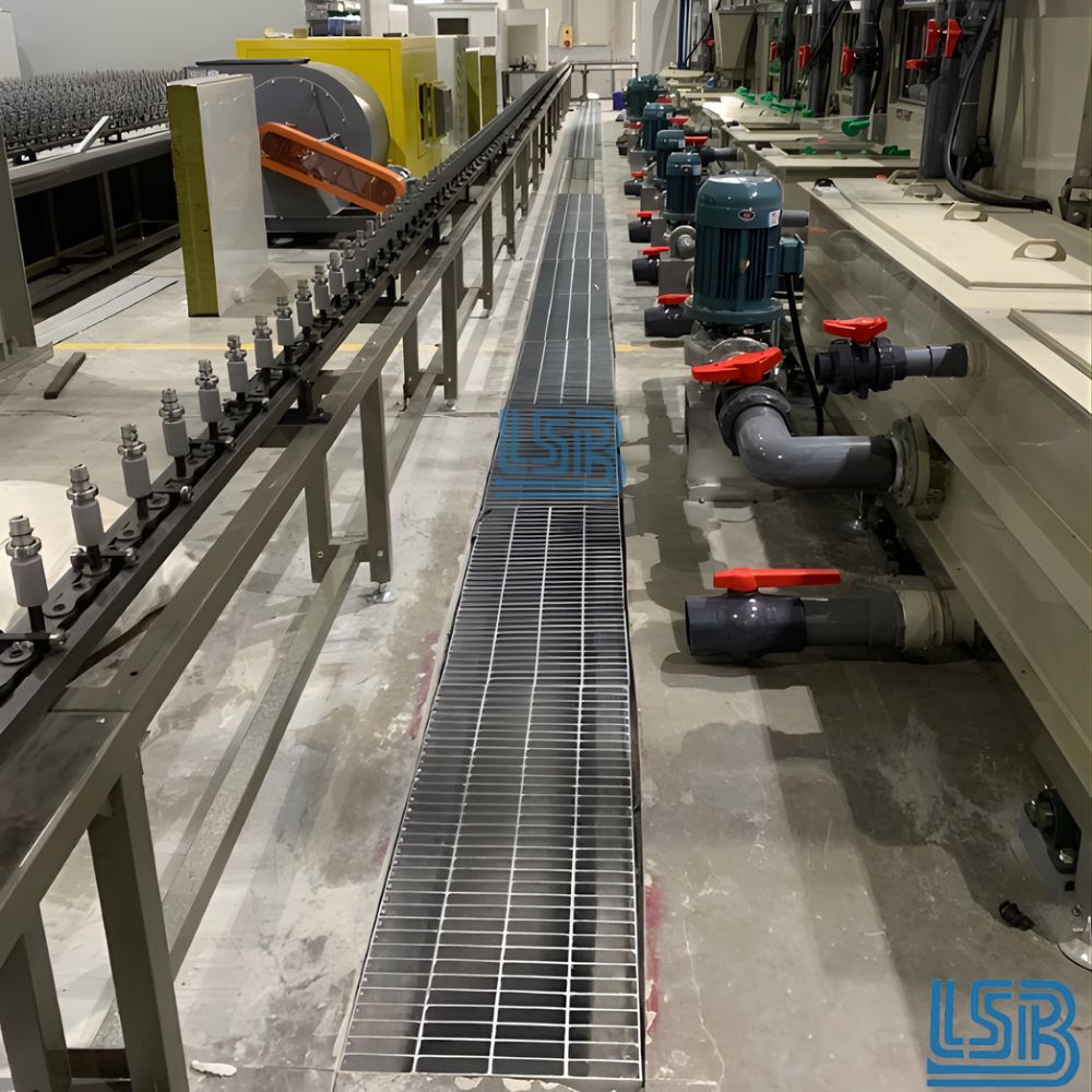 Tấm grating mạ kẽm chống ăn mòn hiệu quả trong nhà máy công nghiệp
