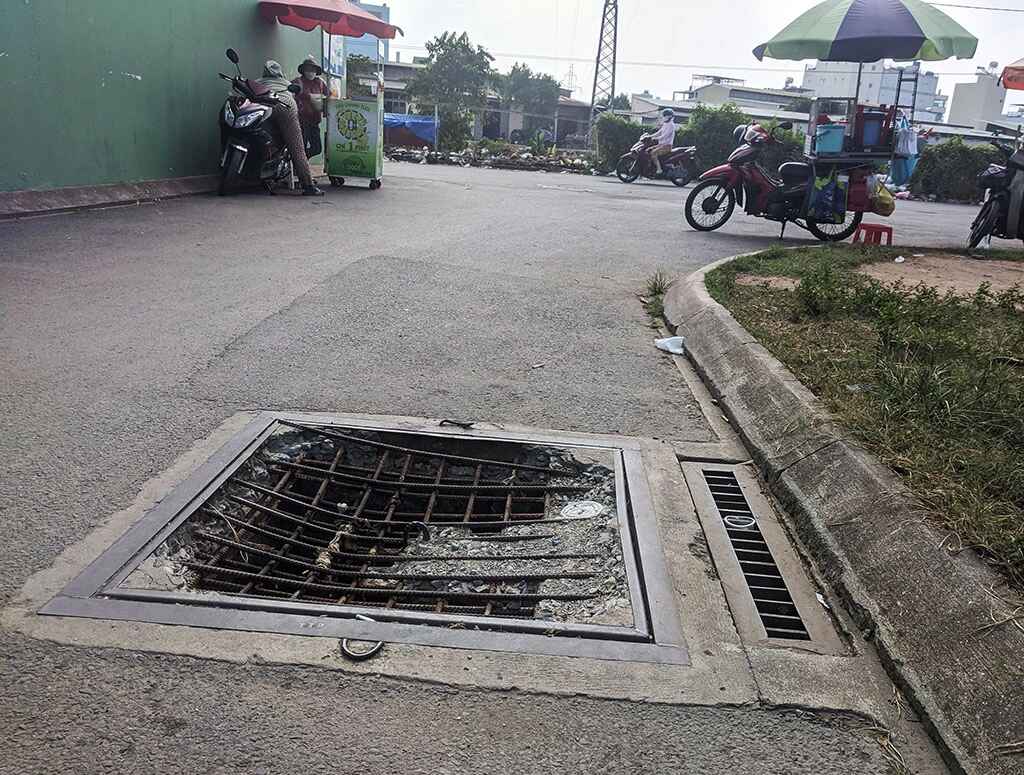 TOP 5 TIÊU CHÍ CHỌN MUA NẮP HỐ GA CHẤT LƯỢNG CHO KHU ĐÔ THỊ Nắp hố ga nứt vỡ do không đạt chuẩn tải trọng thiết kế