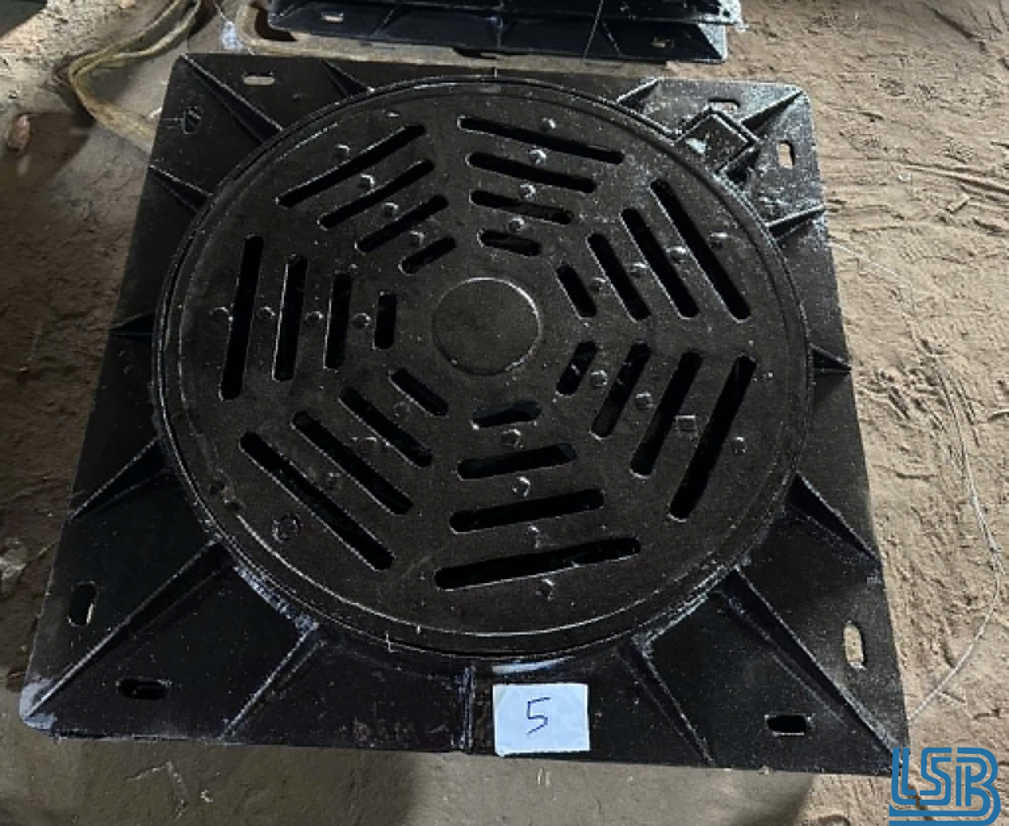 TOP 5 TIÊU CHÍ CHỌN MUA NẮP HỐ GA CHẤT LƯỢNG CHO KHU ĐÔ THỊ Chọn đúng cấp tải trọng giúp nắp hố ga bền bỉ với thời gian