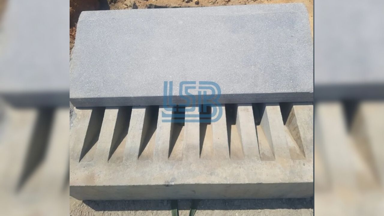 Kích thước bó vỉa bê tông tiêu chuẩn thường dùng trong công trình Bó vỉa thu nước tích hợp khe hở giúp thoát nước nhanh